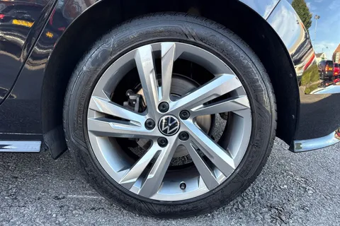 MW72FNS Volkswagen Golf 1.5 TSI R-Line Euro 6 (s/s) 5dr Thumbnail #7