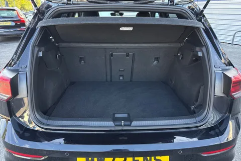 MW72FNS Volkswagen Golf 1.5 TSI R-Line Euro 6 (s/s) 5dr Thumbnail #10