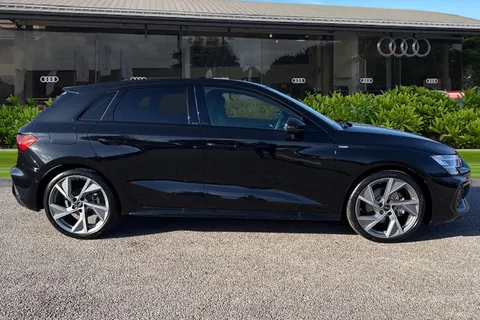 Audi A3 1.5 TFSI 35 Black Edition Sportback Euro 6 (s/s) 5dr Thumbnail #4