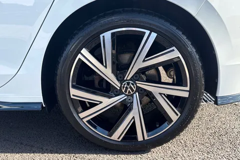 CX22OMO Volkswagen Golf 1.5 TSI 150 R-Line 5dr **18' BERGAMO ALLOYS, HARMON KARDON, WINTER PK** Thumbnail #7
