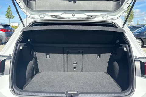 CX22OMO Volkswagen Golf 1.5 TSI 150 R-Line 5dr **18' BERGAMO ALLOYS, HARMON KARDON, WINTER PK** Thumbnail #10