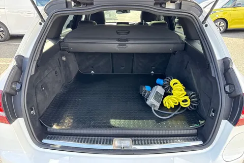 YE18SVC Mercedes-Benz C Class 2.0 C350e 6.4kWh AMG Line (Premium Plus) G-Tronic+ Euro 6 (s/s) 5dr Thumbnail #7