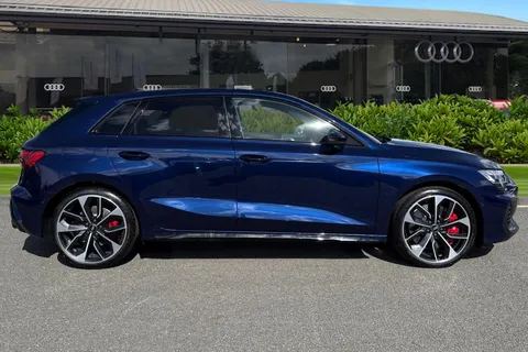 Audi S3 2.0 TFSI Black Edition Sportback S Tronic quattro Euro 6 (s/s) 5dr Thumbnail #4