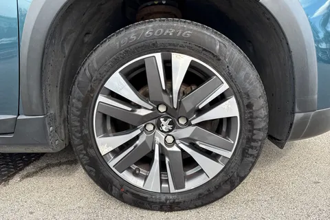 KJ66CVK PEUGEOT 2008 1.2 PureTech Allure Euro 6 5dr Thumbnail #10