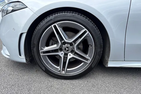 DX70ONJ Mercedes-Benz A Class 1.3 A180 AMG Line (Premium Plus 2) 7G-DCT Euro 6 (s/s) 5dr Thumbnail #6