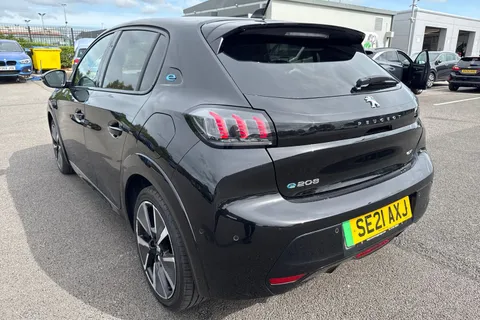SE21AXJ PEUGEOT e-208 50kWh GT Auto 5dr Thumbnail #8
