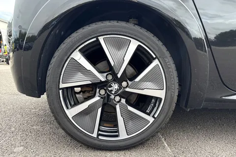 SE21AXJ PEUGEOT e-208 50kWh GT Auto 5dr Thumbnail #11