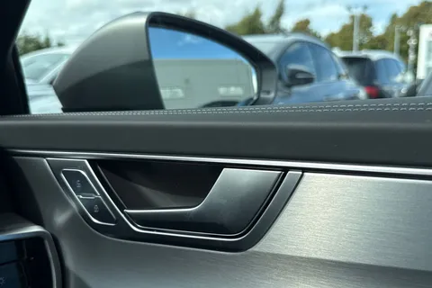 17 of 66 for AUDI RS6 RS 6 TFSI Quattro Performance 5dr Tiptronic