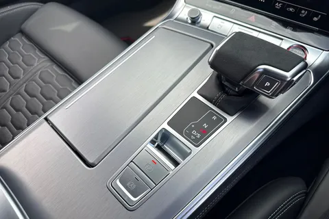 19 of 66 for AUDI RS6 RS 6 TFSI Quattro Performance 5dr Tiptronic