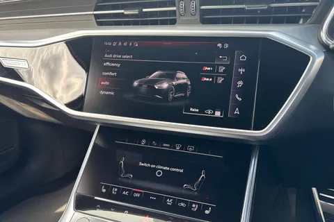 28 of 66 for AUDI RS6 RS 6 TFSI Quattro Performance 5dr Tiptronic