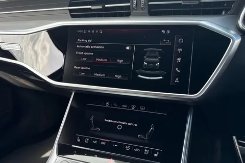 30 of 66 for AUDI RS6 RS 6 TFSI Quattro Performance 5dr Tiptronic