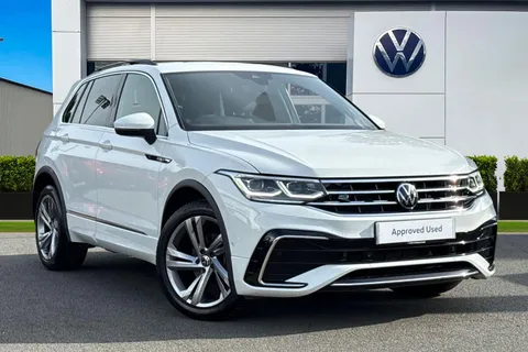 RJ23SZL Volkswagen Tiguan 1.5 TSI 150 R-Line Edition 5dr DSG | Sport Suspension | Heated Seats Thumbnail #2