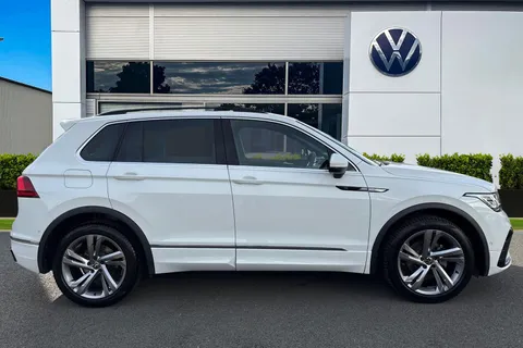 RJ23SZL Volkswagen Tiguan 1.5 TSI 150 R-Line Edition 5dr DSG | Sport Suspension | Heated Seats Thumbnail #4