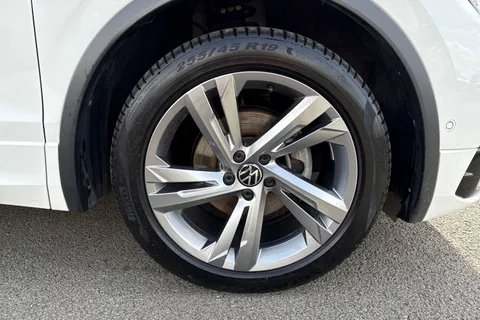 RJ23SZL Volkswagen Tiguan 1.5 TSI 150 R-Line Edition 5dr DSG | Sport Suspension | Heated Seats Thumbnail #7