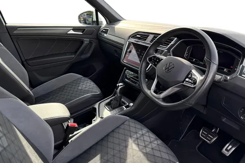 RJ23SZL Volkswagen Tiguan 1.5 TSI 150 R-Line Edition 5dr DSG | Sport Suspension | Heated Seats Thumbnail #8