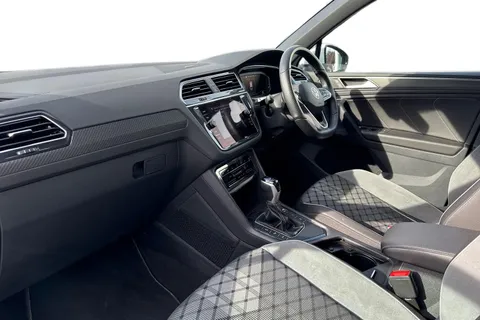 RJ23SZL Volkswagen Tiguan 1.5 TSI 150 R-Line Edition 5dr DSG | Sport Suspension | Heated Seats Thumbnail #9