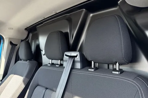 DF25BPV Volkswagen Transporter 160kW 65kWh Commerce Pro Van Auto Thumbnail #14