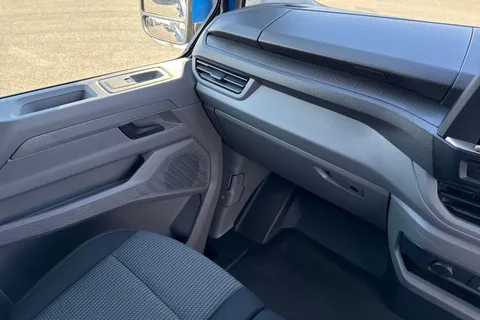 DF25BPV Volkswagen Transporter 160kW 65kWh Commerce Pro Van Auto Thumbnail #15