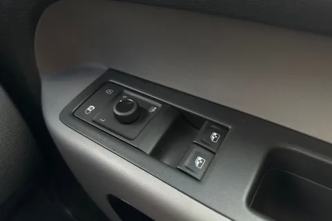 ML74ZRG Volkswagen Id. Buzz Cargo 210kW Commerce 79kWh Auto Thumbnail #18