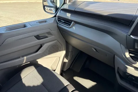 DF25JZT Volkswagen E-Transporter 100kW 65kWh Commerce Plus Van Auto Thumbnail #20