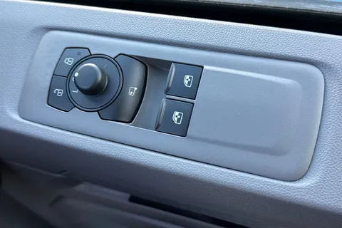 DF25BPV Volkswagen Transporter 160kW 65kWh Commerce Pro Van Auto Thumbnail #18