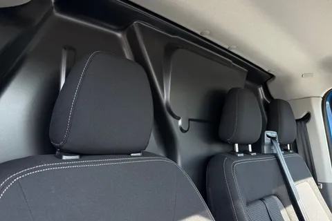 DF25BPV Volkswagen Transporter 160kW 65kWh Commerce Pro Van Auto Thumbnail #21