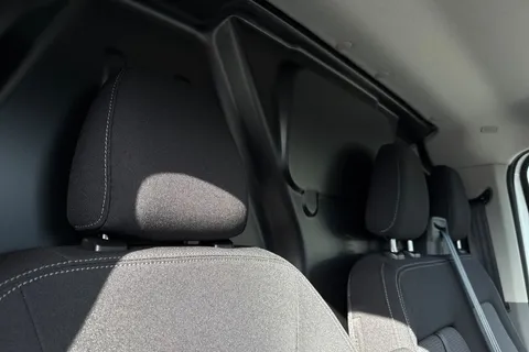 DF25JZT Volkswagen E-Transporter 100kW 65kWh Commerce Plus Van Auto Thumbnail #24