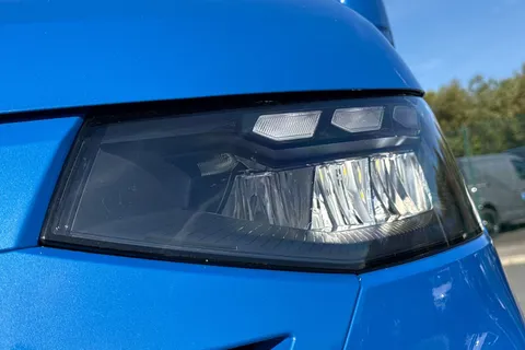 DF25BPV Volkswagen Transporter 160kW 65kWh Commerce Pro Van Auto Thumbnail #25