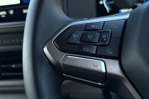 DF25BPV Volkswagen Transporter 160kW 65kWh Commerce Pro Van Auto Thumbnail #32