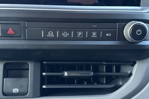 DF25BPV Volkswagen Transporter 160kW 65kWh Commerce Pro Van Auto Thumbnail #42