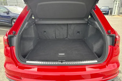 CP22VBV Audi Q3 S line 35 TDI 150 PS S tronic Thumbnail #10