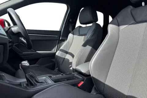 CP22VBV Audi Q3 S line 35 TDI 150 PS S tronic Thumbnail #11