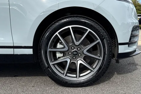 KJ25XJL Land Rover Range Rover Velar 2.0 P400e 19.2kWh Dynamic HSE SUV 5dr Petrol Plug-in Hybrid Auto 4WD Euro 6 (s/s) (404 ps) Thumbnail #9