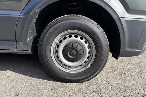 DG25EJA Volkswagen Crafter CR35 Panel van Commerce Plus LWB 177 PS 2.0 TDI 8sp Automatic FWD Thumbnail #10