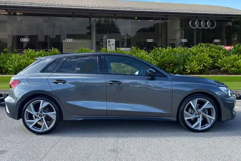 KM74WYP Audi A3 Black Edition 35 TFSI 150 PS S tronic Thumbnail #4