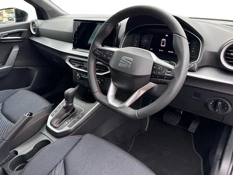 KJ25RXV SEAT Arona 1.0 TSI 115 FR Black Edition 5dr DSG ** DELIVERY MILEAGE** Thumbnail #8