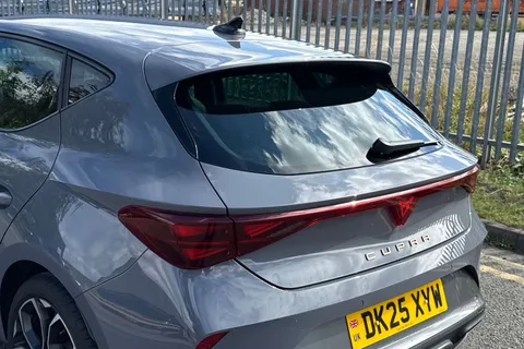 DK25XYW CUPRA Leon 1.5 eTSI V1 DSG Euro 6 (s/s) 5dr Thumbnail #8