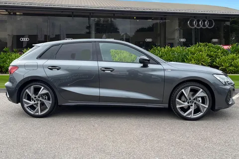 Audi A3 2.0 TDI 35 Black Edition Sportback S Tronic Euro 6 (s/s) 5dr Thumbnail #4