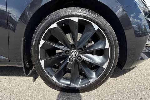 11 of 64 for SKODA SUPERB 1.4 TSI iV Sport Line Plus DSG 5dr