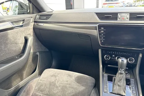 20 of 64 for SKODA SUPERB 1.4 TSI iV Sport Line Plus DSG 5dr