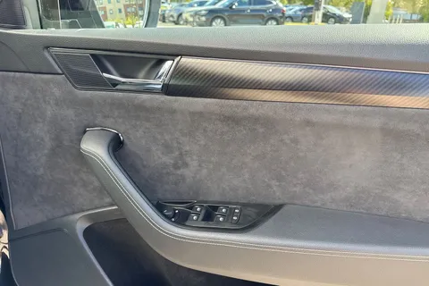 21 of 64 for SKODA SUPERB 1.4 TSI iV Sport Line Plus DSG 5dr