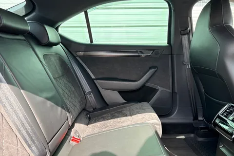 35 of 64 for SKODA SUPERB 1.4 TSI iV Sport Line Plus DSG 5dr