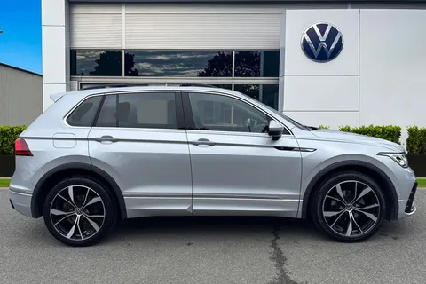 DA23KGU Volkswagen Tiguan 1.5 TSI (EVO) DSG R-Line Edition | | Panoramic sunroof Thumbnail #4