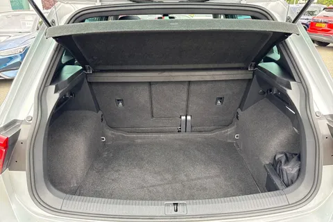 DA23KGU Volkswagen Tiguan 1.5 TSI (EVO) DSG R-Line Edition | | Panoramic sunroof Thumbnail #7