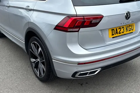 DA23KGU Volkswagen Tiguan 1.5 TSI (EVO) DSG R-Line Edition | | Panoramic sunroof Thumbnail #8