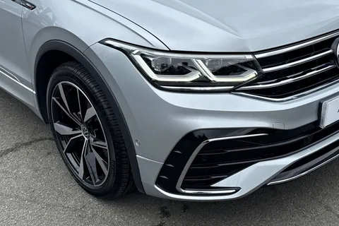 DA23KGU Volkswagen Tiguan 1.5 TSI (EVO) DSG R-Line Edition | | Panoramic sunroof Thumbnail #9