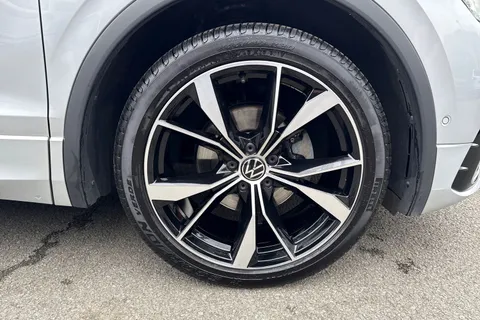 DA23KGU Volkswagen Tiguan 1.5 TSI (EVO) DSG R-Line Edition | | Panoramic sunroof Thumbnail #10