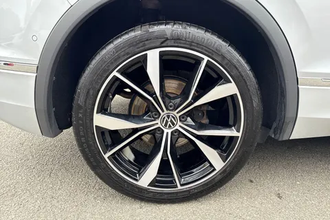 DA23KGU Volkswagen Tiguan 1.5 TSI (EVO) DSG R-Line Edition | | Panoramic sunroof Thumbnail #11