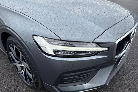 KM20PKF Volvo V60 2.0 T4 Momentum Plus Auto Euro 6 (s/s) 5dr Thumbnail #9