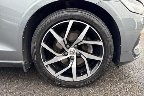 KM20PKF Volvo V60 2.0 T4 Momentum Plus Auto Euro 6 (s/s) 5dr Thumbnail #10